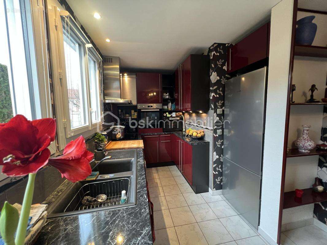 Maison à VOISINS-LE-BRETONNEUX