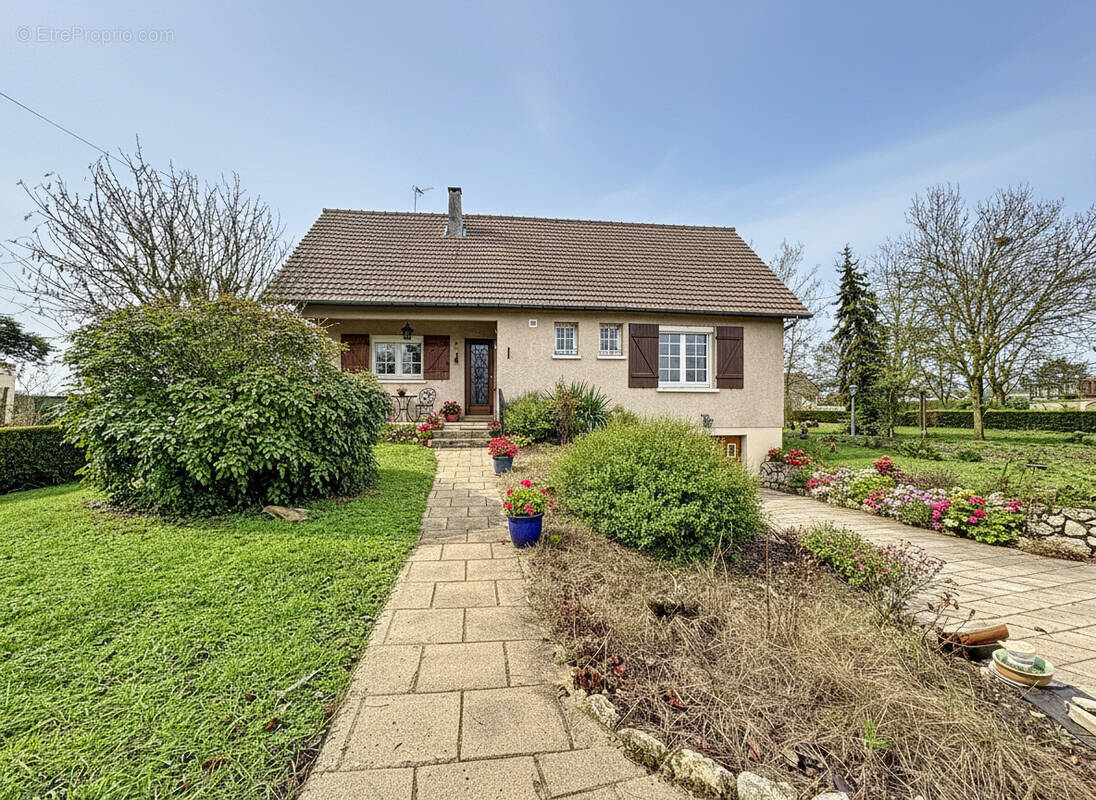 Maison à MONTREUIL-BELLAY