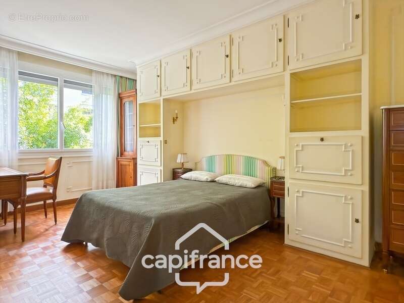 Appartement à NEUILLY-SUR-SEINE