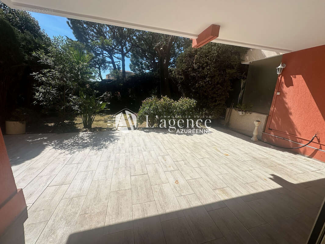 Appartement à SAINT-LAURENT-DU-VAR