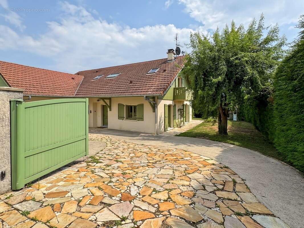 Élégante propriété familiale de 192 m² avec 6 chambres au cœur de Tutégny - photo 16