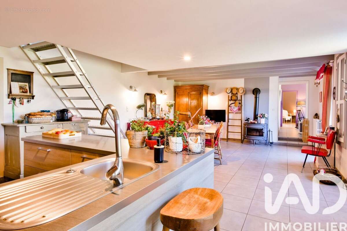 Maison 148 m² à Vouhe  - photo 2