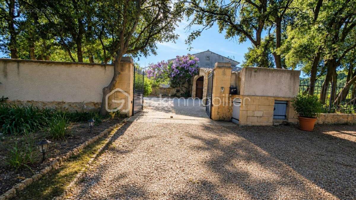 Un havre de paix au cœur des Alpilles Et si votre prochaine maison était celle où chaque journée ressemble à des vacances ? - photo 30