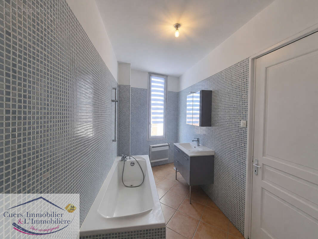 Appartement à SOLLIES-PONT