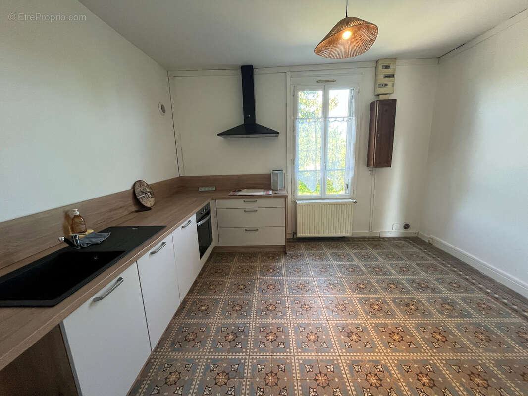 SIMANDRE Proche commerces: villa et dépendances - photo 11