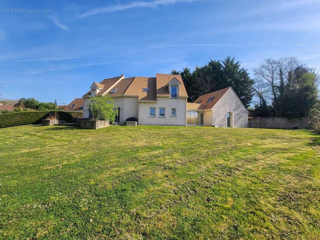 Maison à BRIIS-SOUS-FORGES