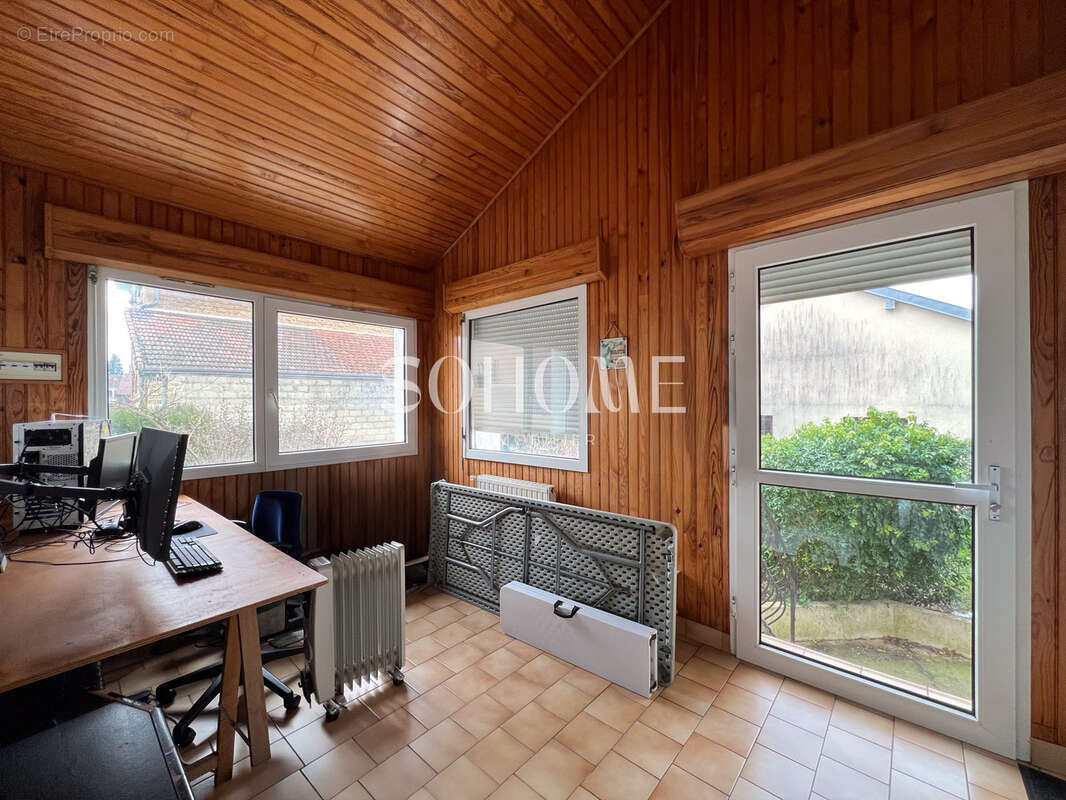 Maison à DONCHERY
