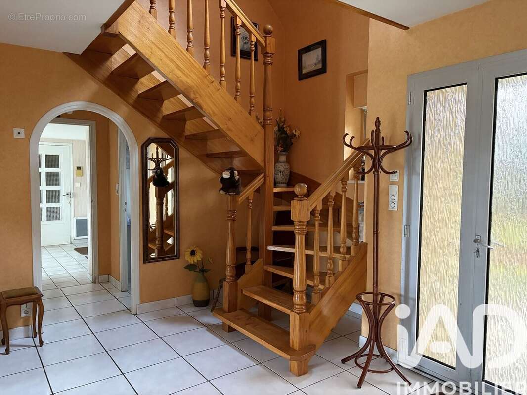 Maison 201 m² à Saint-Thuriau  - photo 3