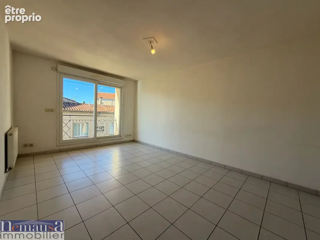 NIMES- Appartement T2 avec place de parking et balcon - photo 2