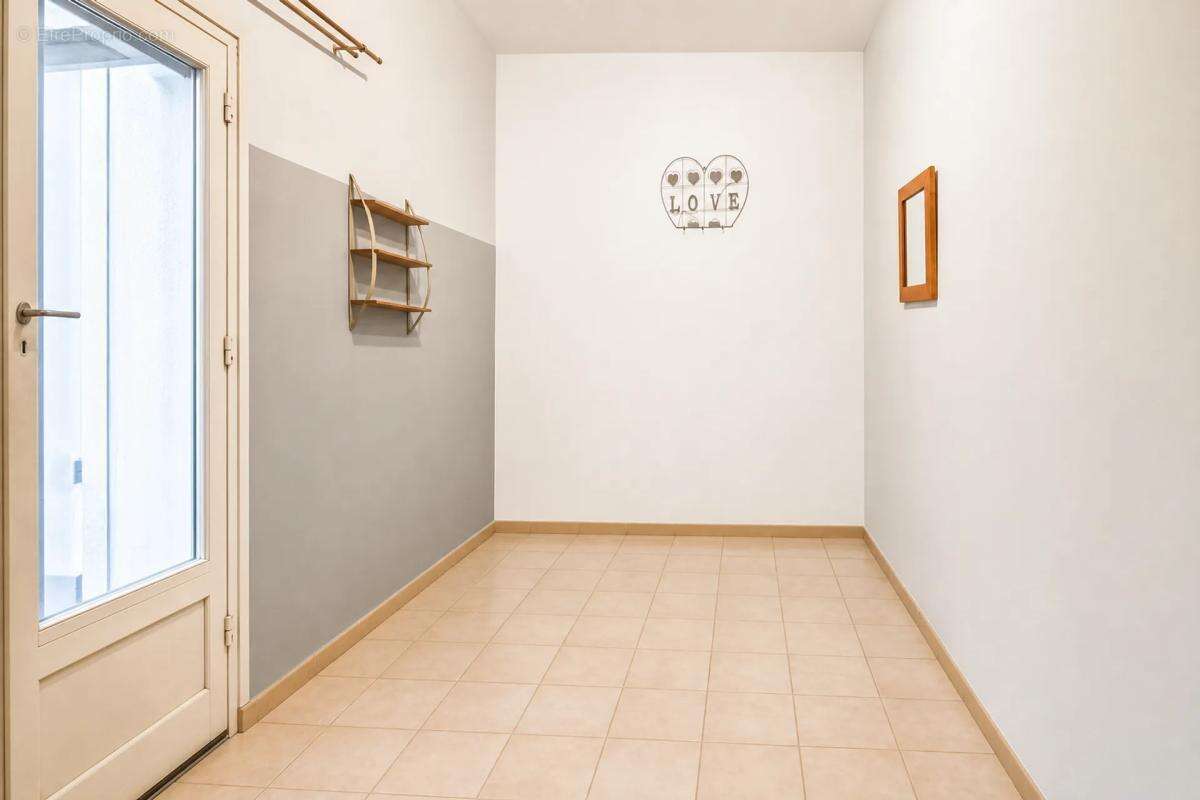 Appartement 3 pièces de 55 m² avec cours situé à Saint-Gilles - photo 4
