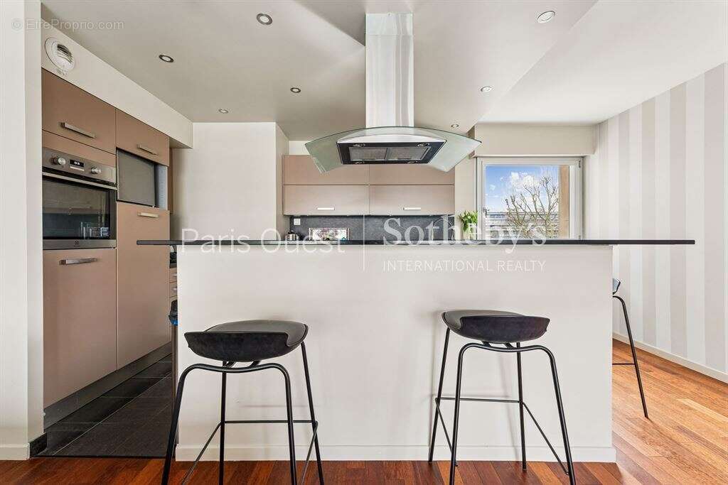 Appartement à NEUILLY-SUR-SEINE