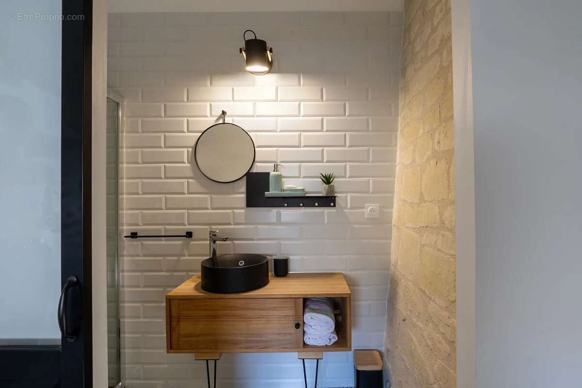 À découvrir – Maison en pierre rénovée à Ranton - photo 9