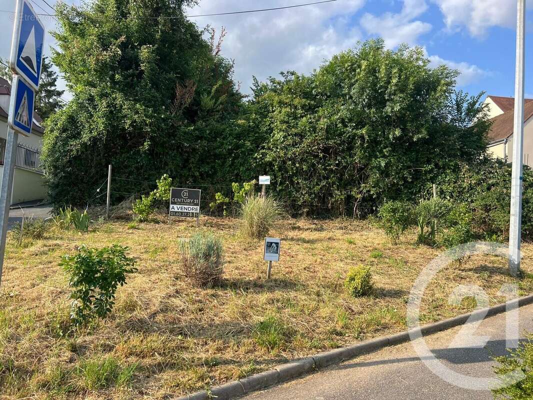 Terrain à MONTGE-EN-GOELE