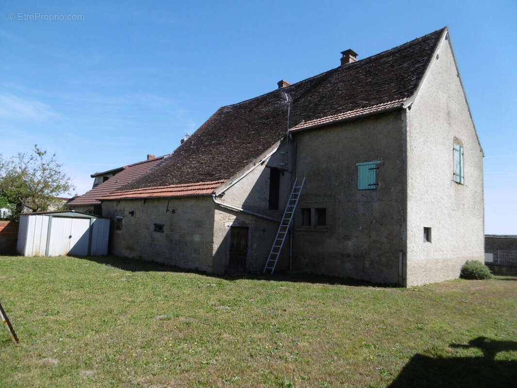 Maison à MONTCEAUX-L'ETOILE