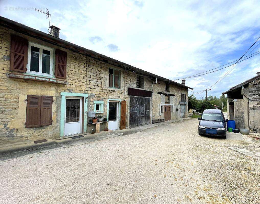 Maison à SAINT-JULIEN