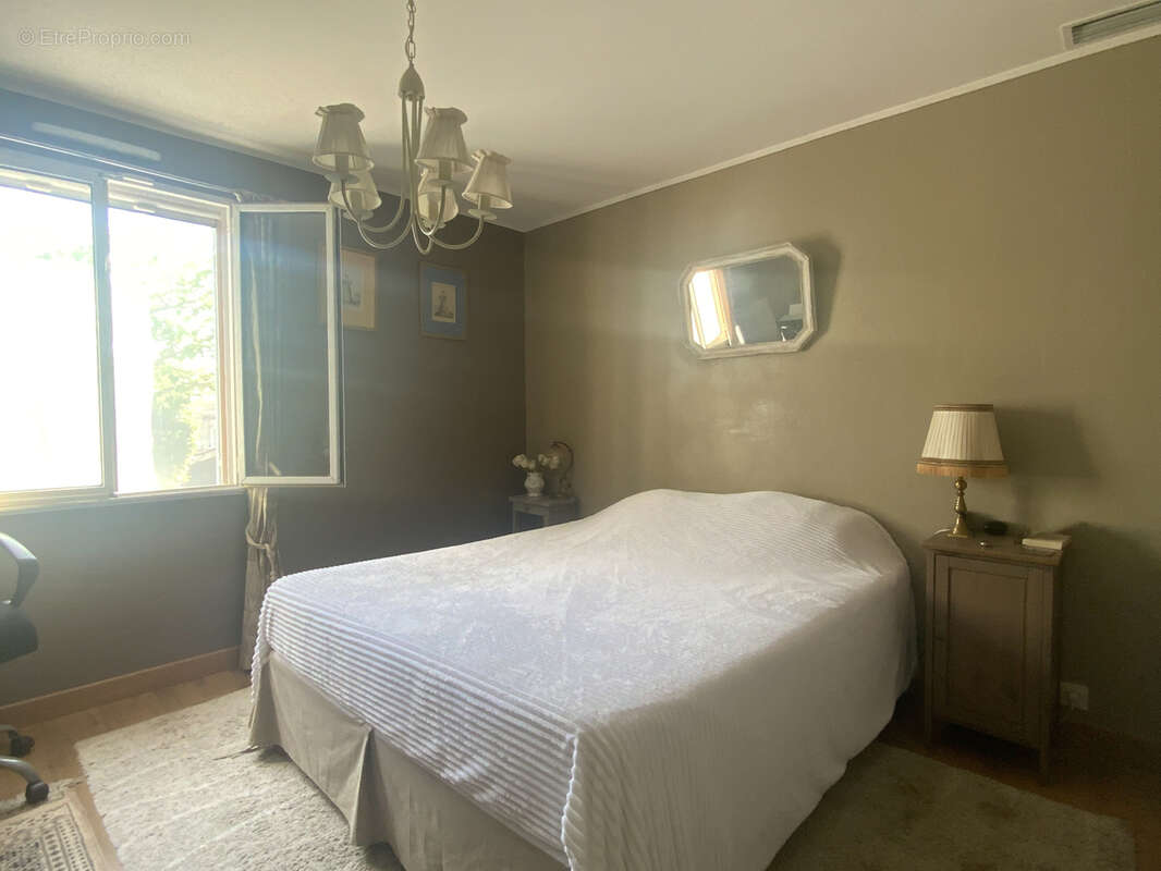 Villa de plain pied avec piscine village tous commerces. - photo 9