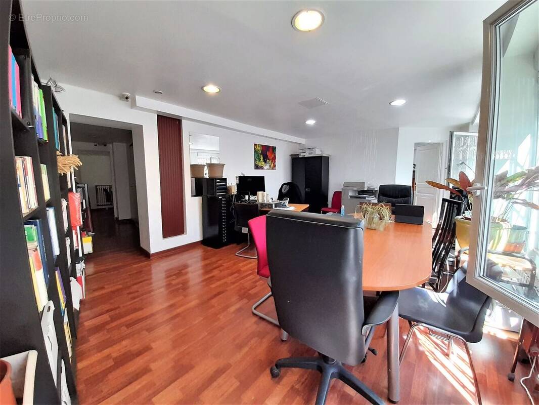 Commerce à PARIS-18E