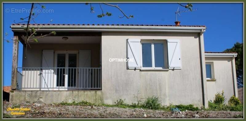 Maison à MONTMOREAU-SAINT-CYBARD