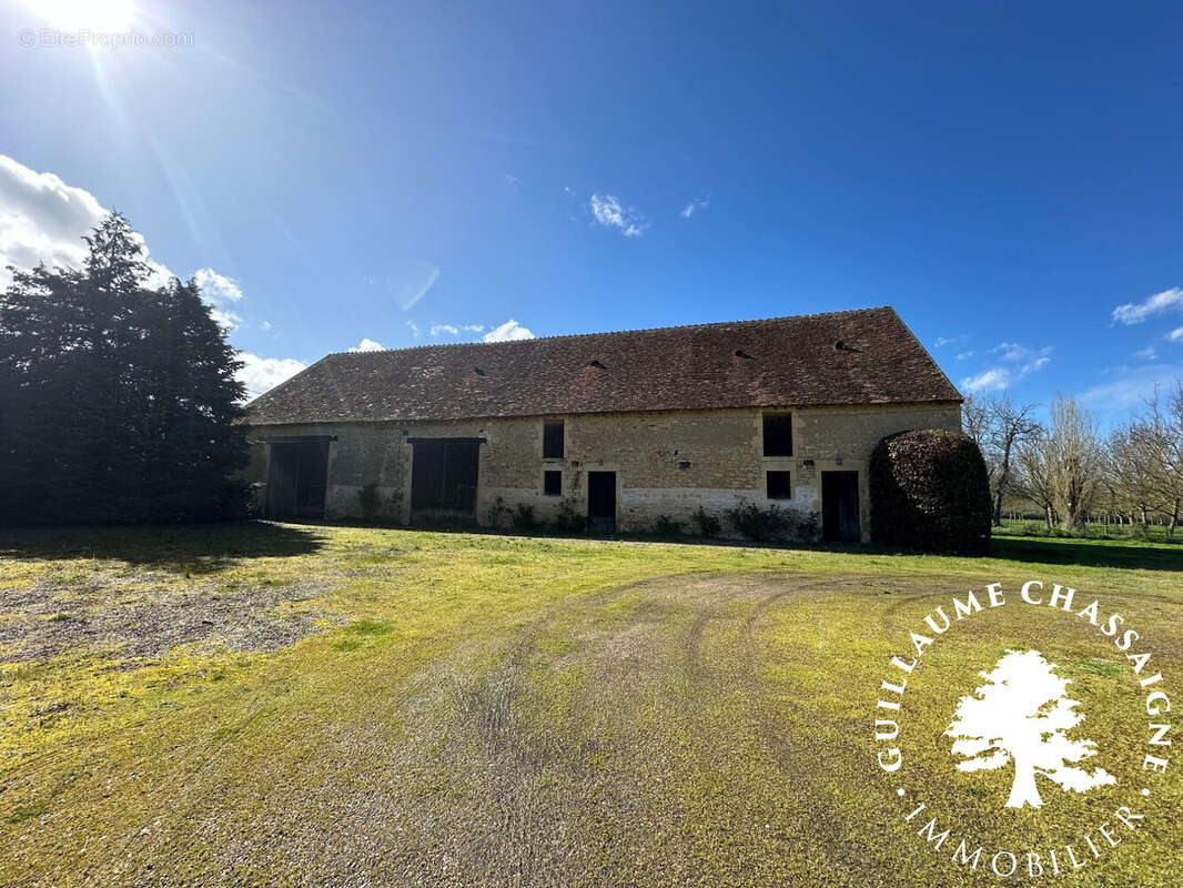 Maison 470 m² à Bourges  - photo 3