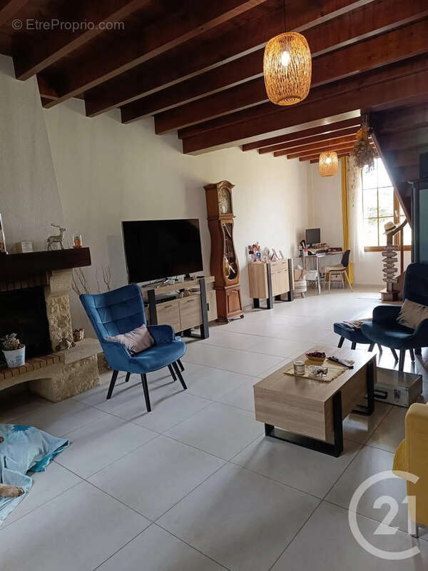 Maison 129 m² à Les Eglisottes-Et-Chalaures  - photo 5
