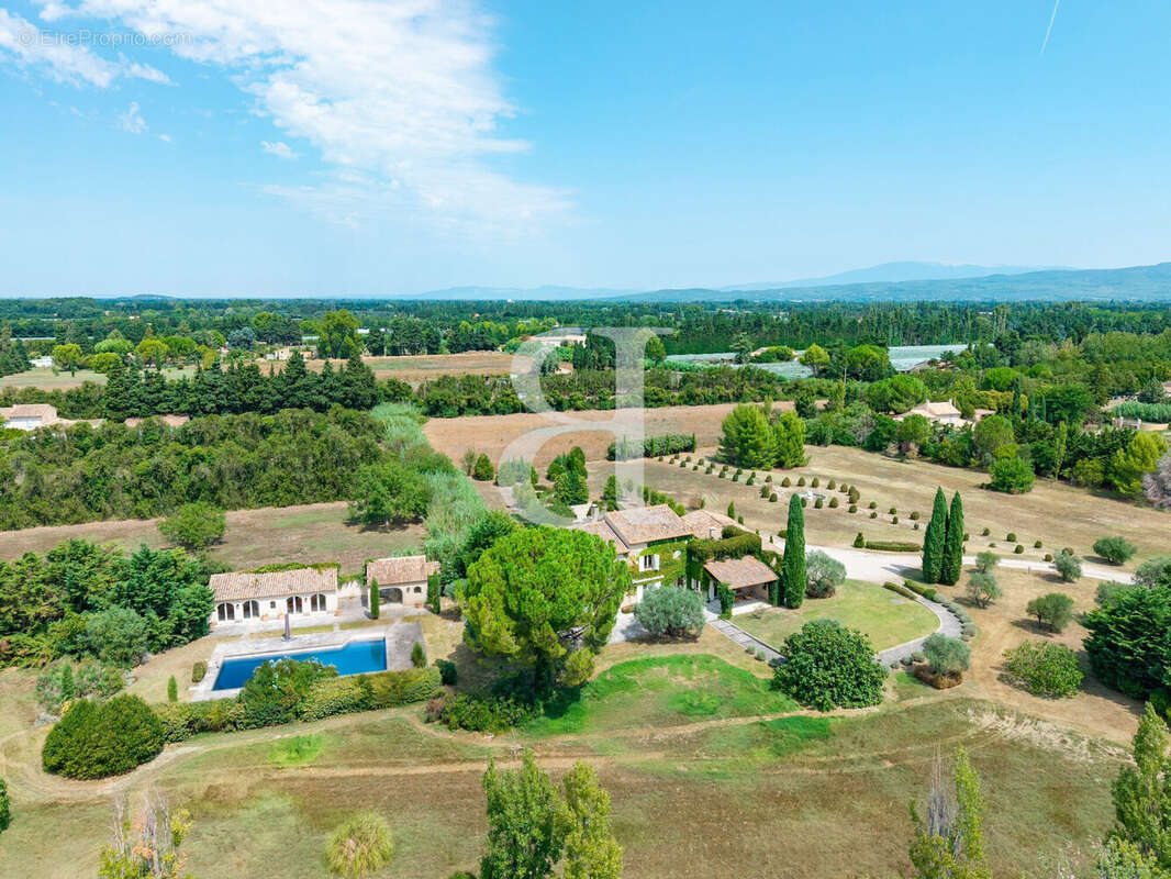 Maison 303 m² à L'isle-Sur-La-Sorgue  - photo 8