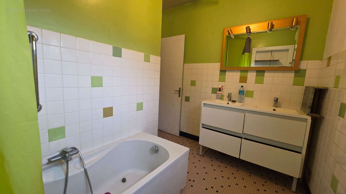 Maison à SAINT-YRIEIX-LA-PERCHE