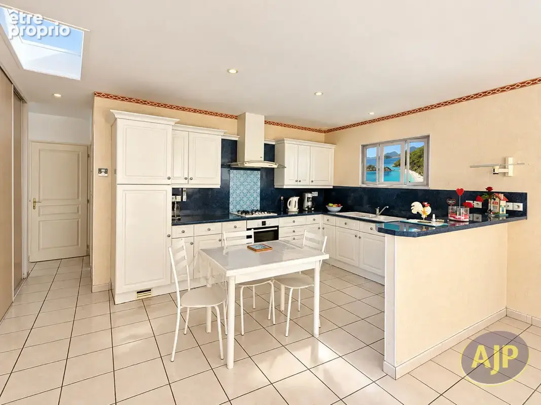 Saint-georges-des-coteaux  maison de plain-pied avec piscine - photo 4
