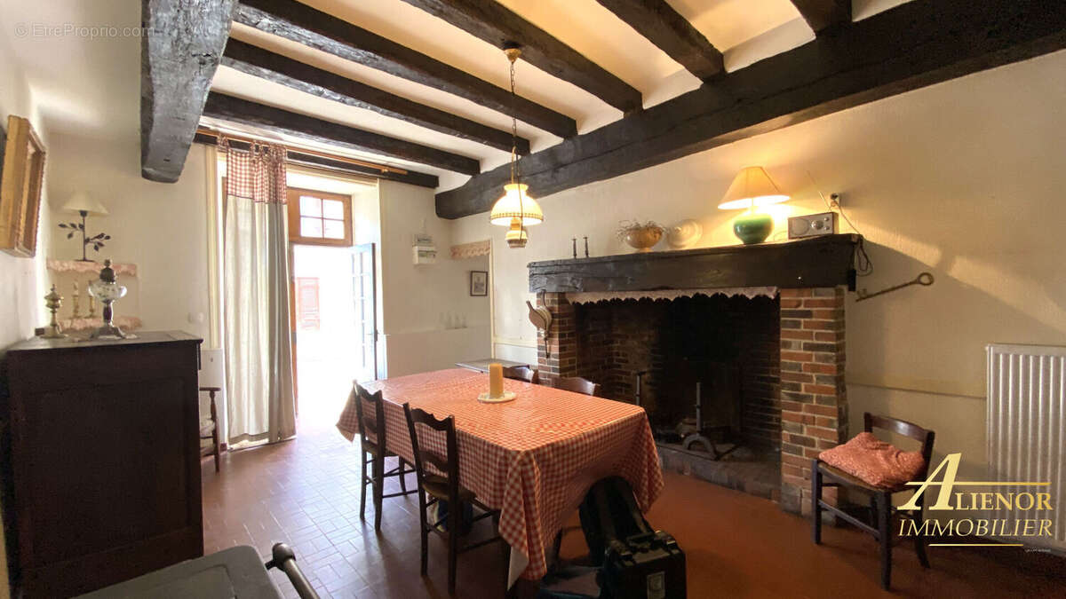 Maison de caractère en pierre avec dépendances- Saint-Pierre-de-Côle 24800 - photo 5
