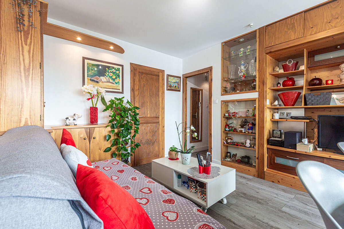 Agence immobiliere laforet - exclusivite - "coccinelle" - appartement t3 de 44,59m2 - veranda - cave - dernier etage - dpe d - r - photo 12