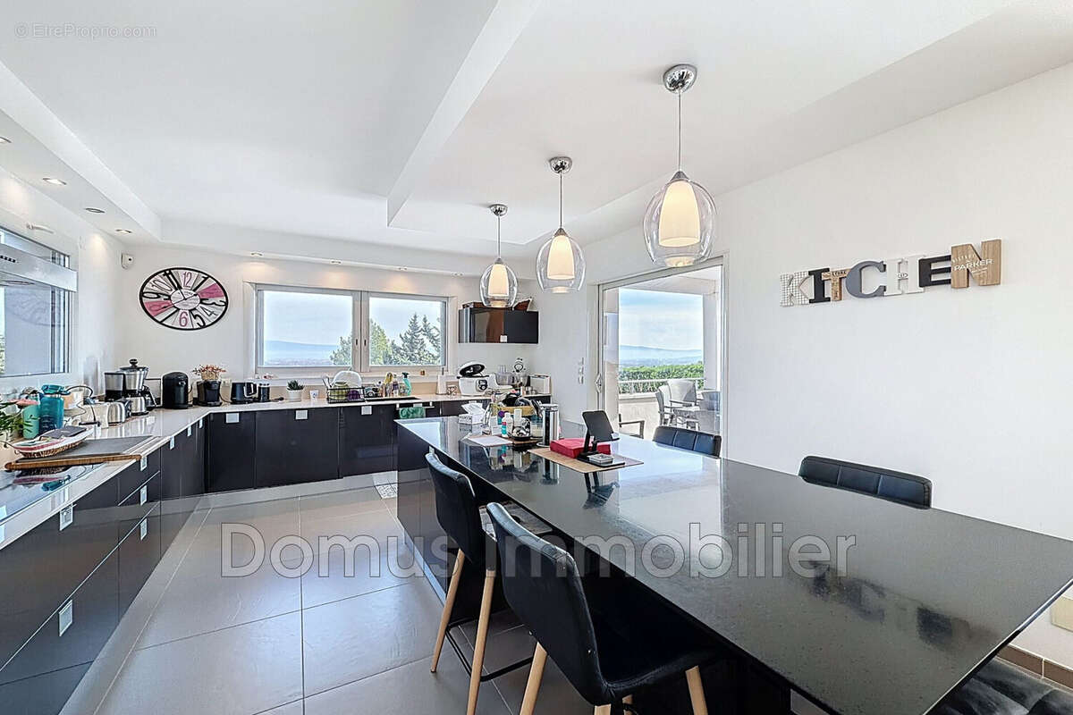 Maison à SAINT-SATURNIN-LES-AVIGNON