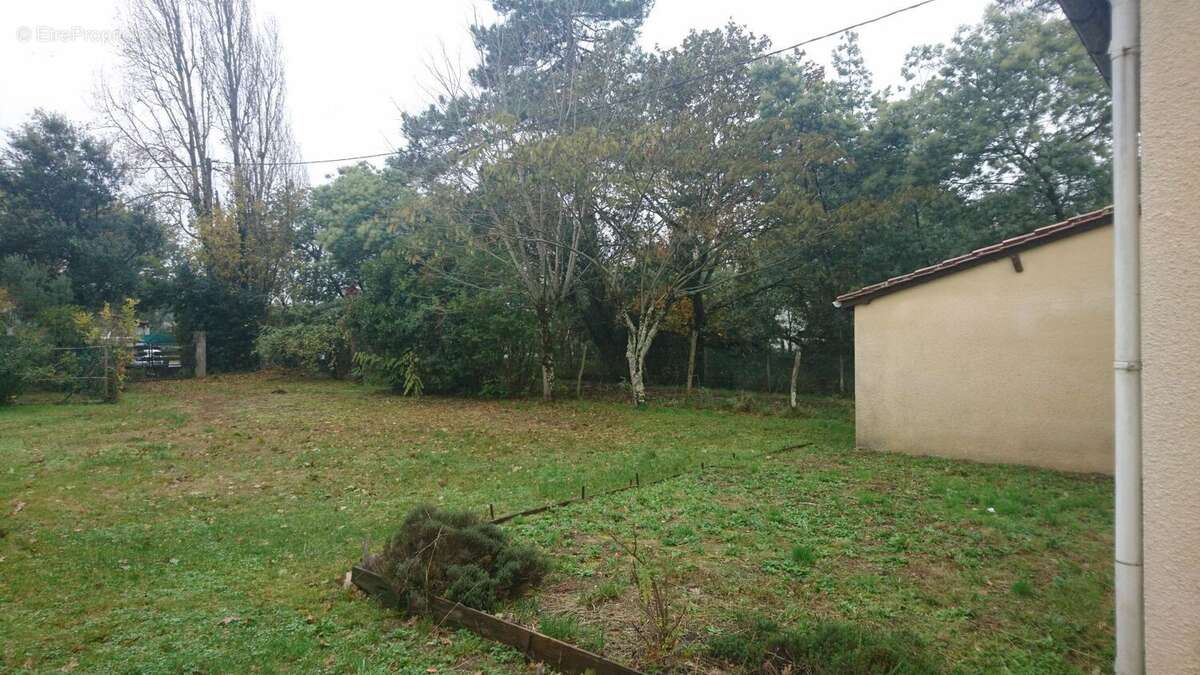 Terrain à LE PORGE