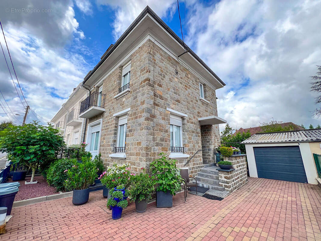 Maison à CONDE-SUR-NOIREAU