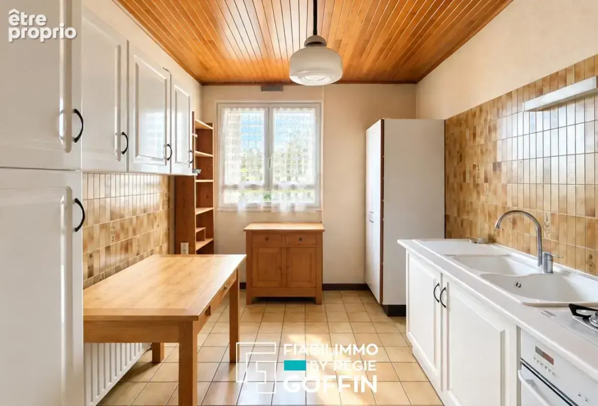 T2 traversant 63m2 - Balcon, garage et cave - photo 5