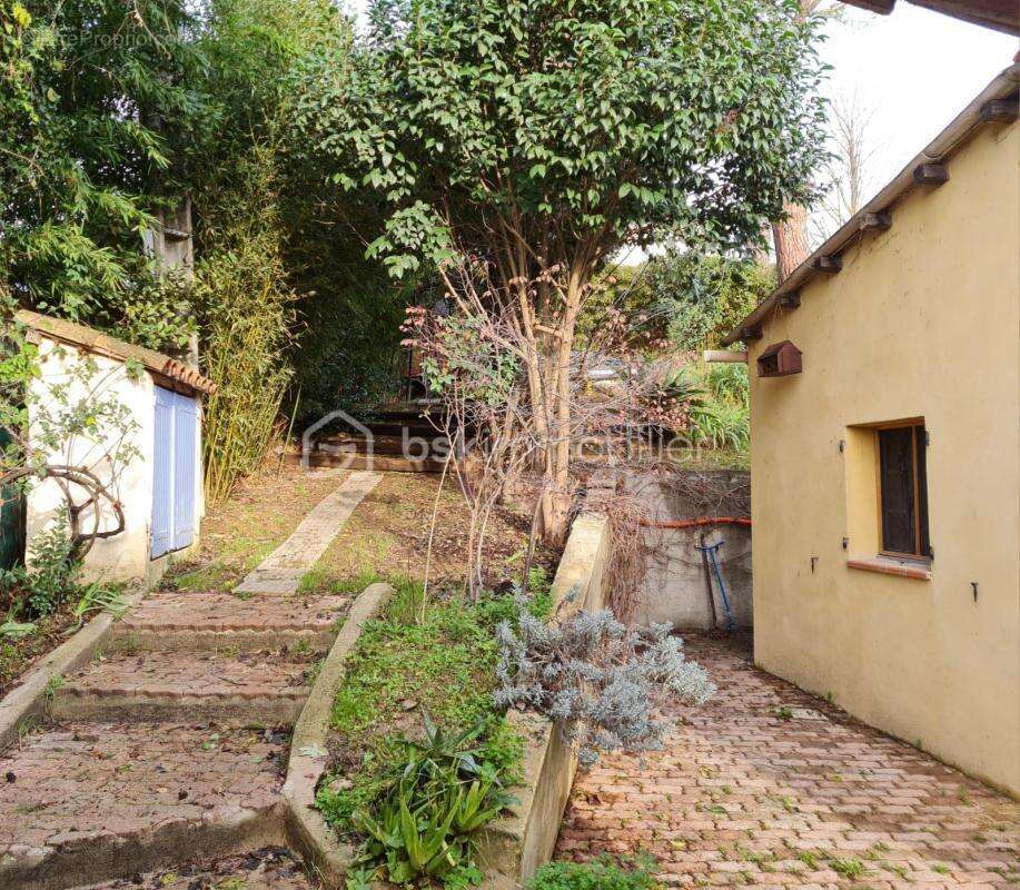 Maison à LA ROQUETTE-SUR-SIAGNE