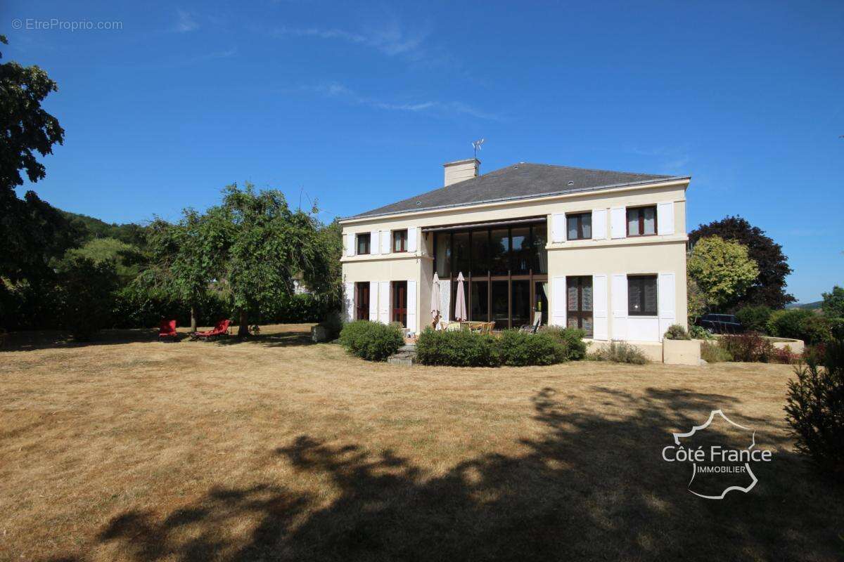 AUBRIVES VILLA DE CARACTERE sur un terrain de 3600 m2, proch - photo 3