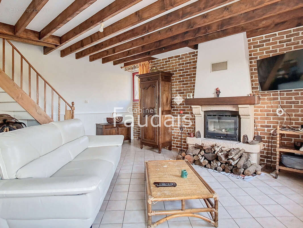 Maison à CONDE-SUR-VIRE