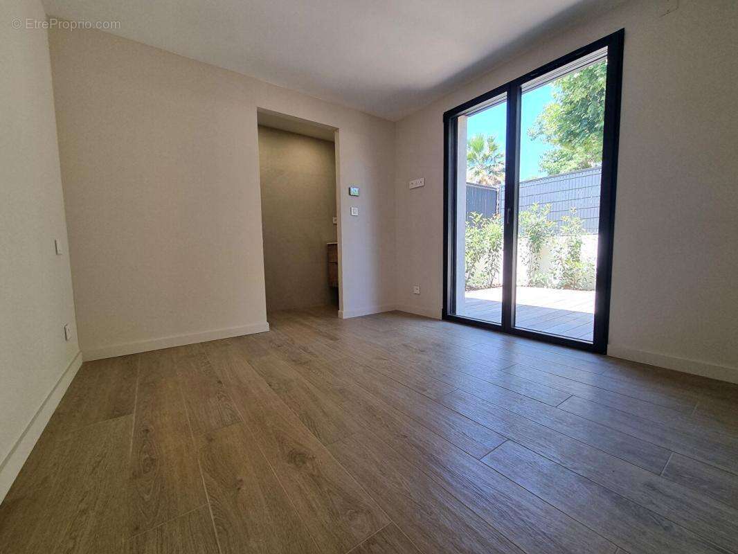 Maison à SAINT-CYR-SUR-MER