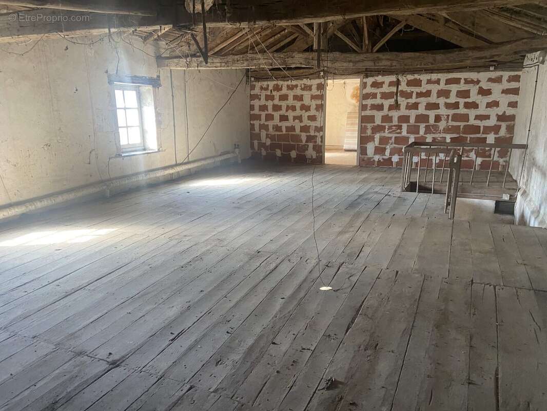 Maison à LA CHAPELLE-POUILLOUX