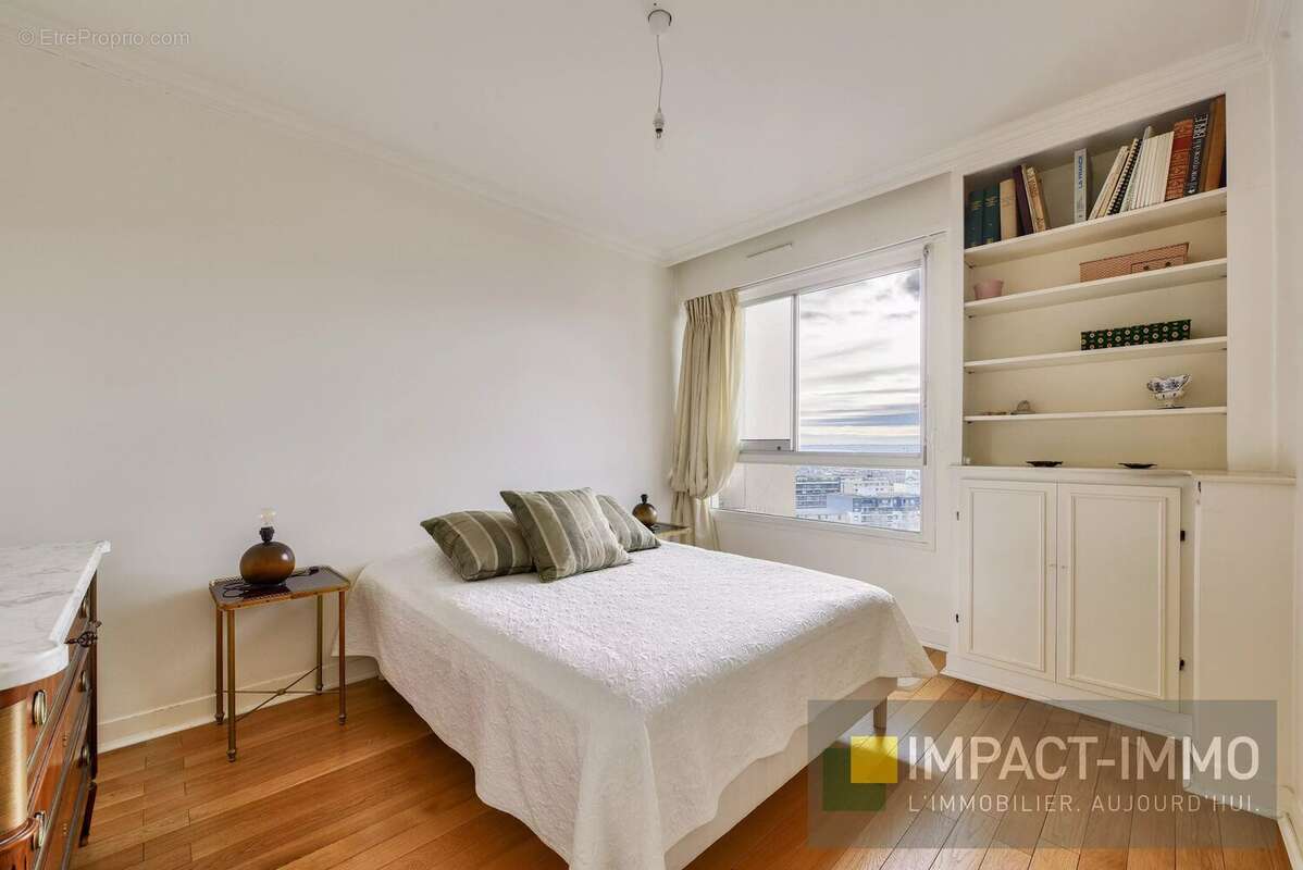 Appartement à COURBEVOIE
