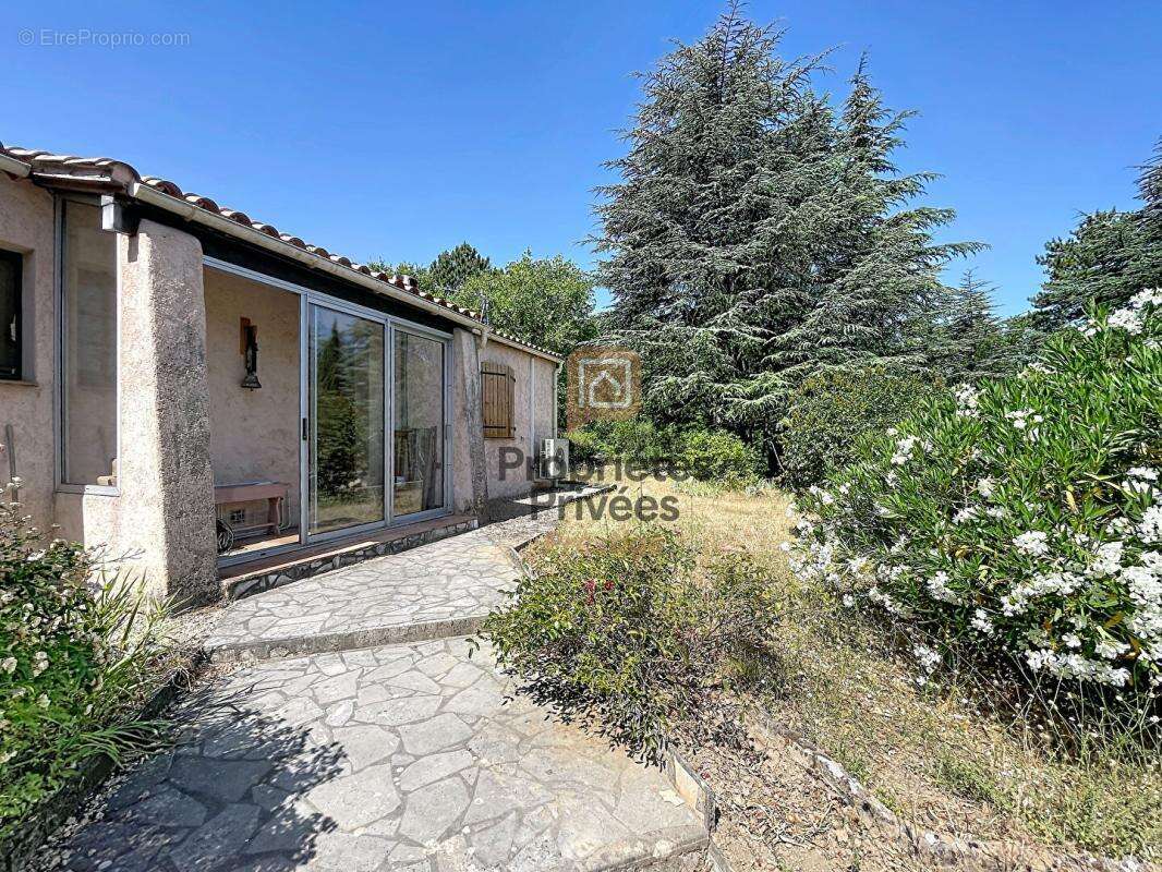 Villa T5 plain-pied 119 m², Terrain 1750 m², 4 chambres, Garage , Au calme , Saint-Maximin 83470 - photo 6