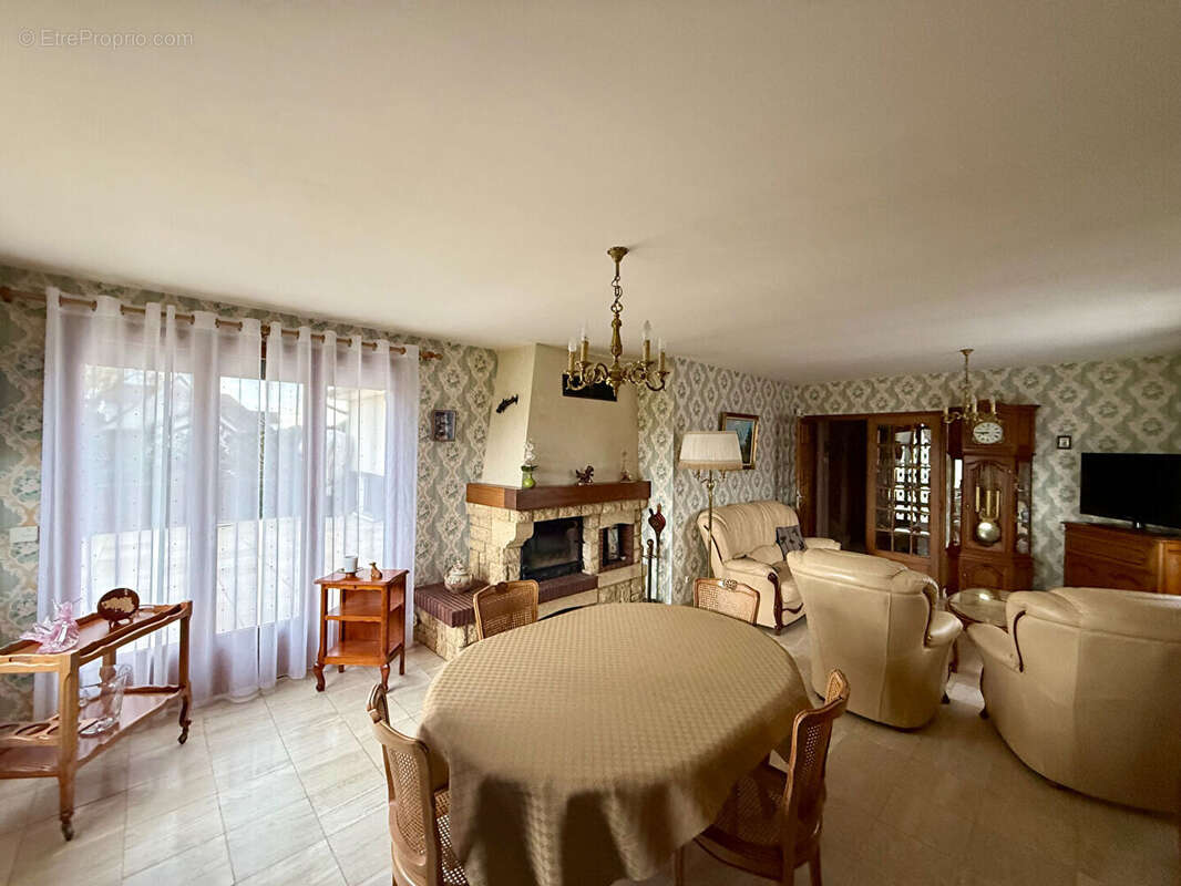 Maison à SAINT-REMY-SUR-AVRE