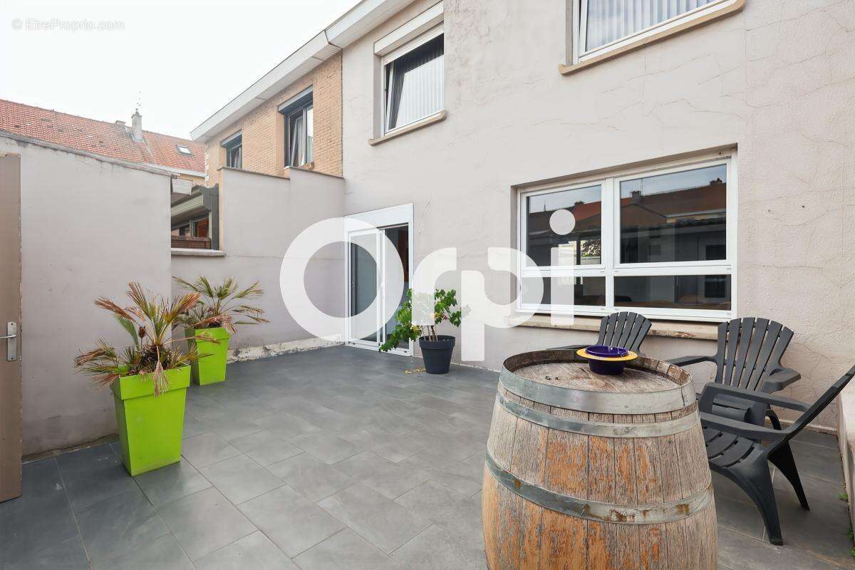 Maison de ville, 4 chambre(s) / bureau(x), cour-terrasse, cave et garage à MALO-LES-BAINS (59240) - photo 10