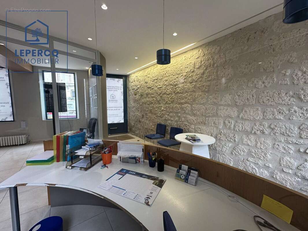 LOCAL rénové  - 163 m2 - Villers-Cotterêts - Vitrine sur rue ! - photo 15