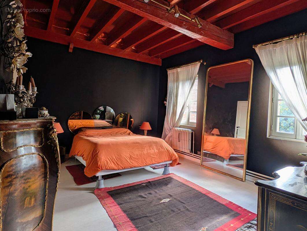 Demeure de caractère avec dépendance et garage sur terrain de 1100 m² - photo 8