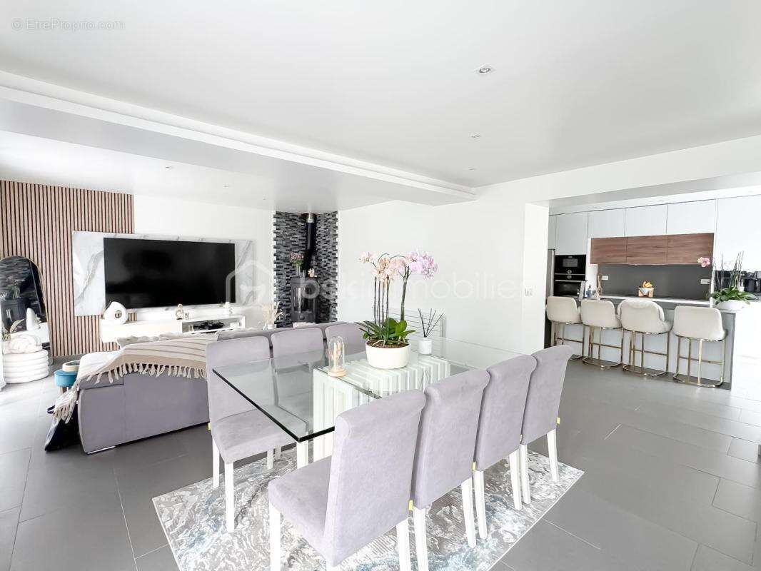 Magnifique pavillon familial à saisir intégralement rénové et meublé, avec piscine aux portes de Val d'Europe - photo 5