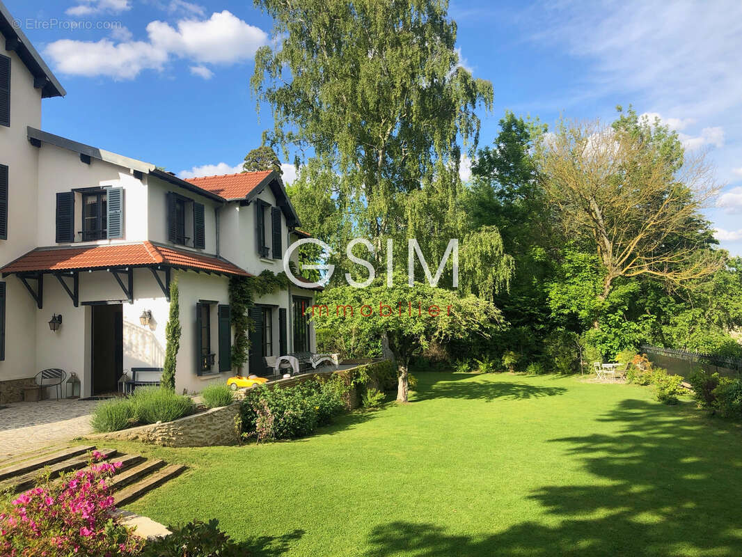 Maison à VILLE-D&#039;AVRAY