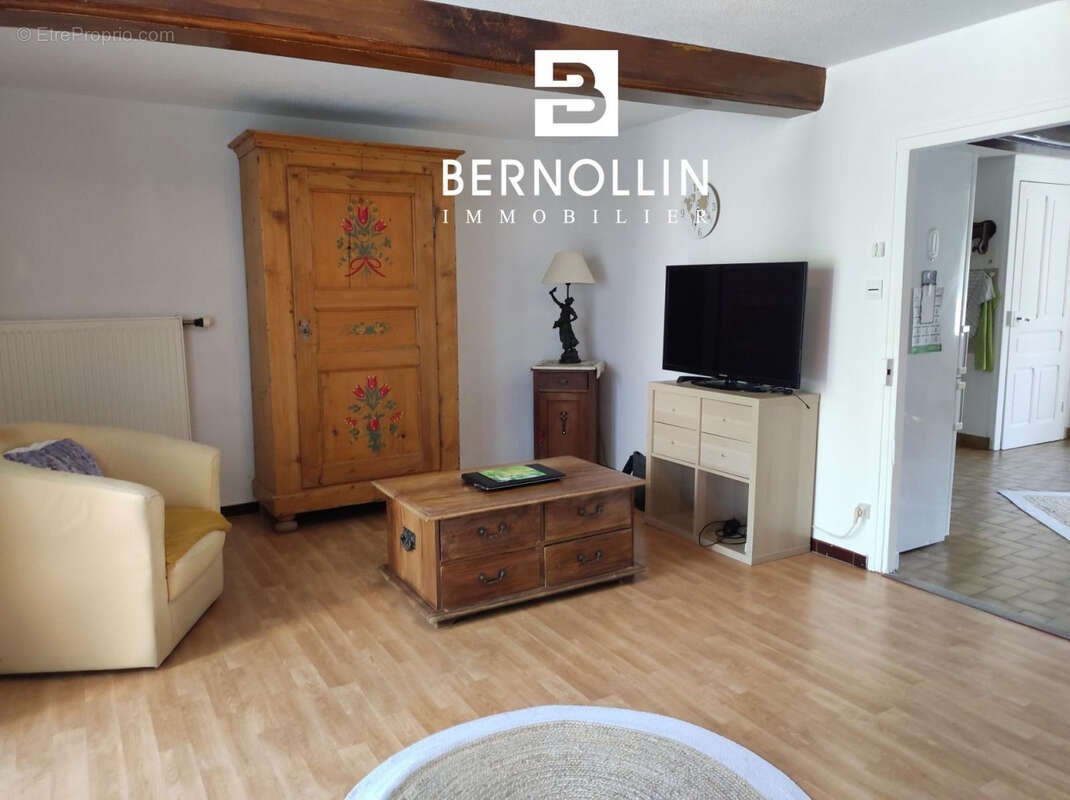 Maison à COURMANGOUX