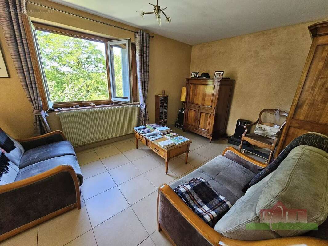 Maison à EYZIN-PINET