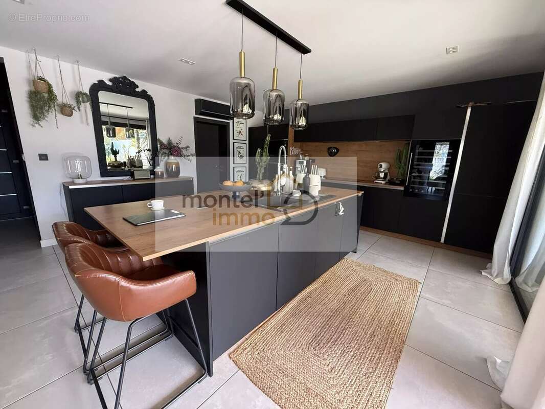 Maison à MONTELIMAR