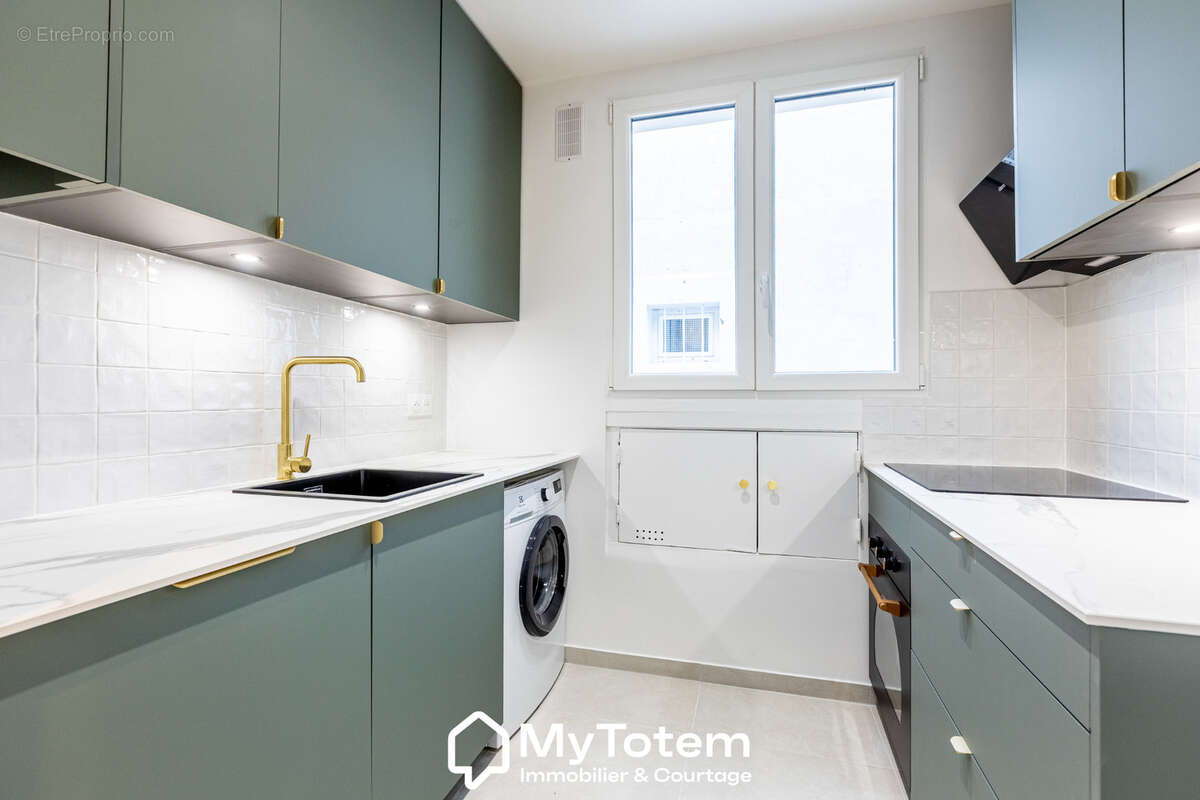 Appartement à PARIS-17E
